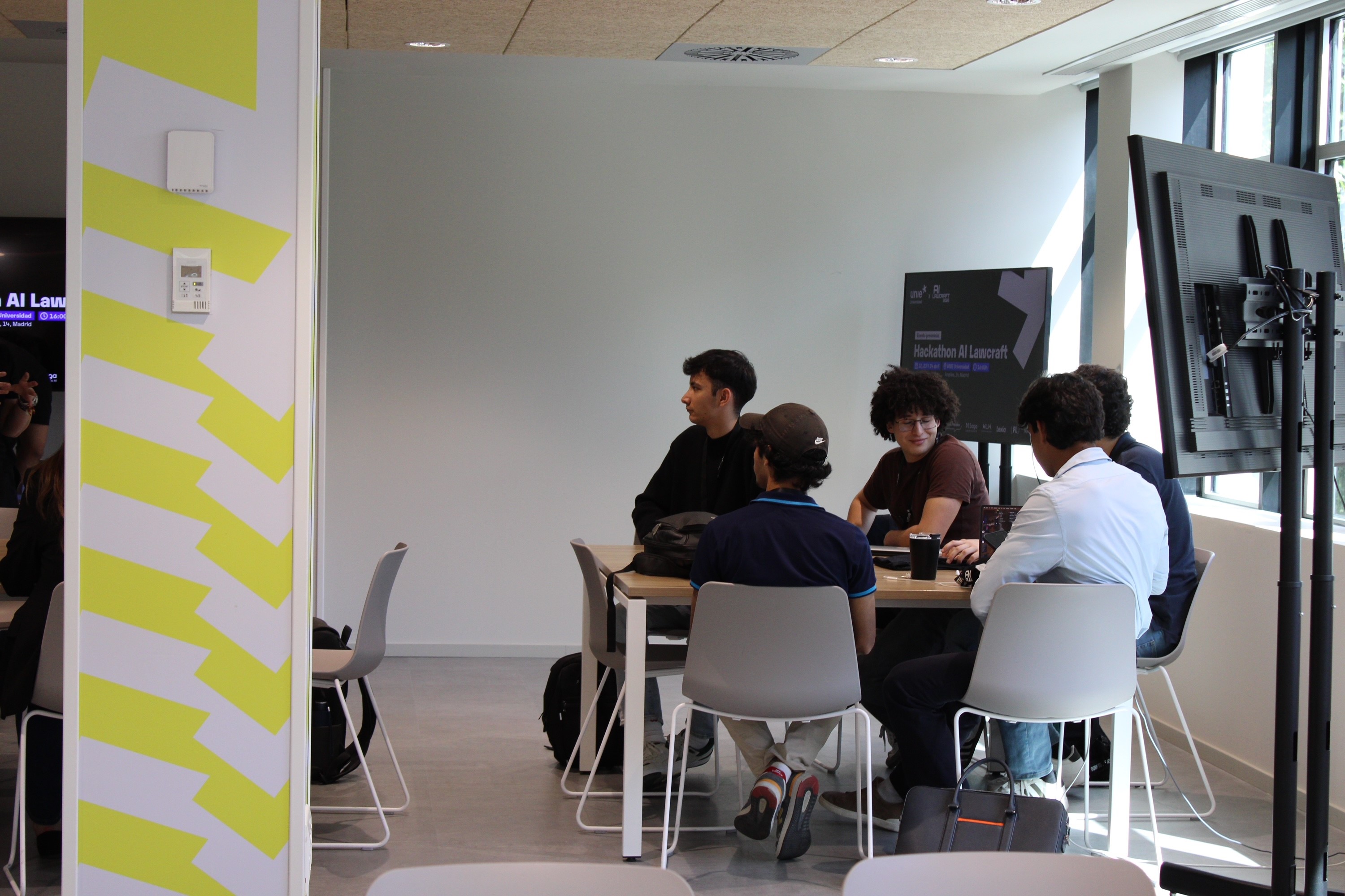 estudiantes_hackhatonIA