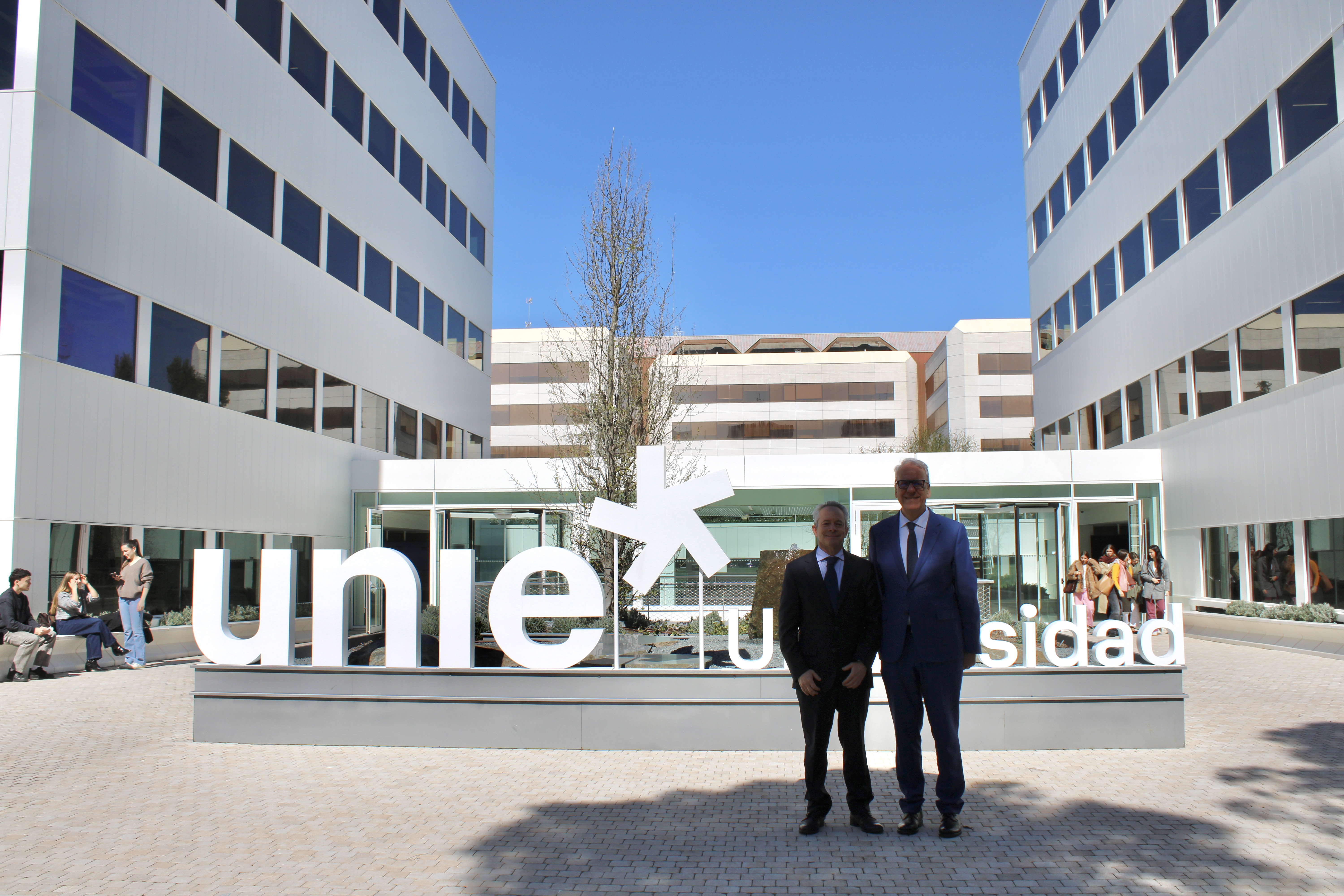 IBERO Y UNIE FIRMA CONVENIO CAMPUS CASTELLANA IBERO y UNIE firman el convenio de cooperación en Campus Castellana