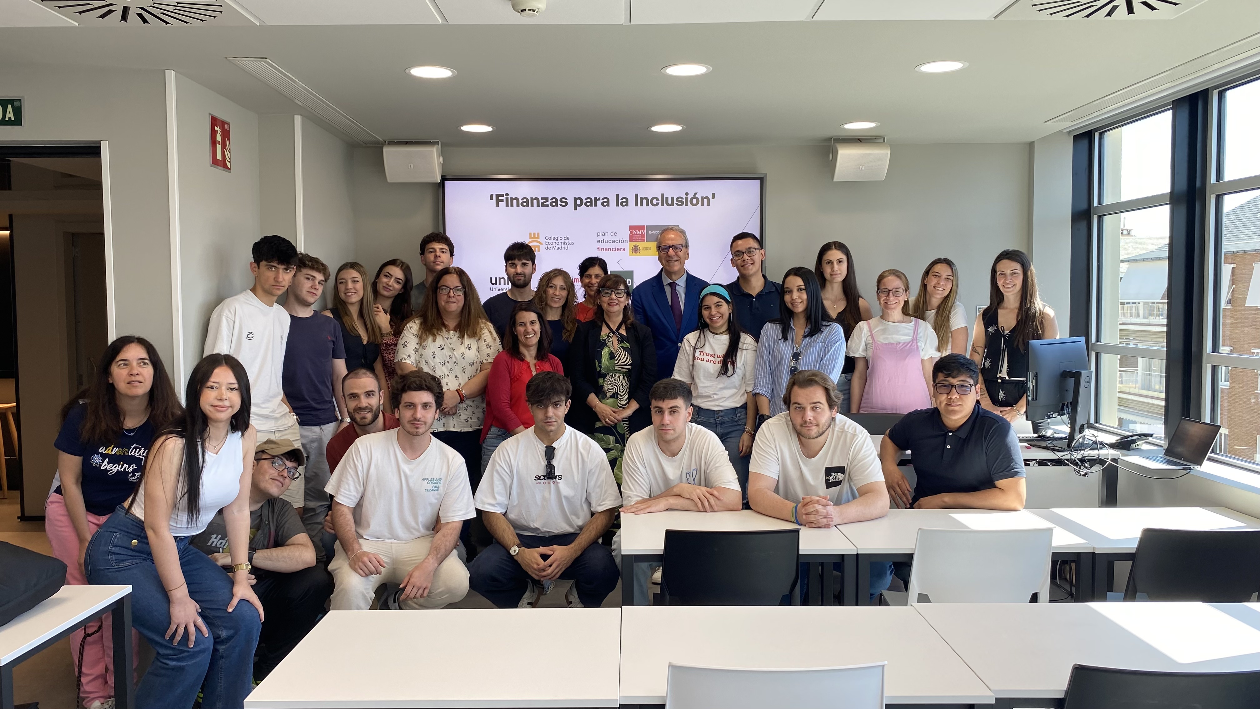 foto grupal finanzas