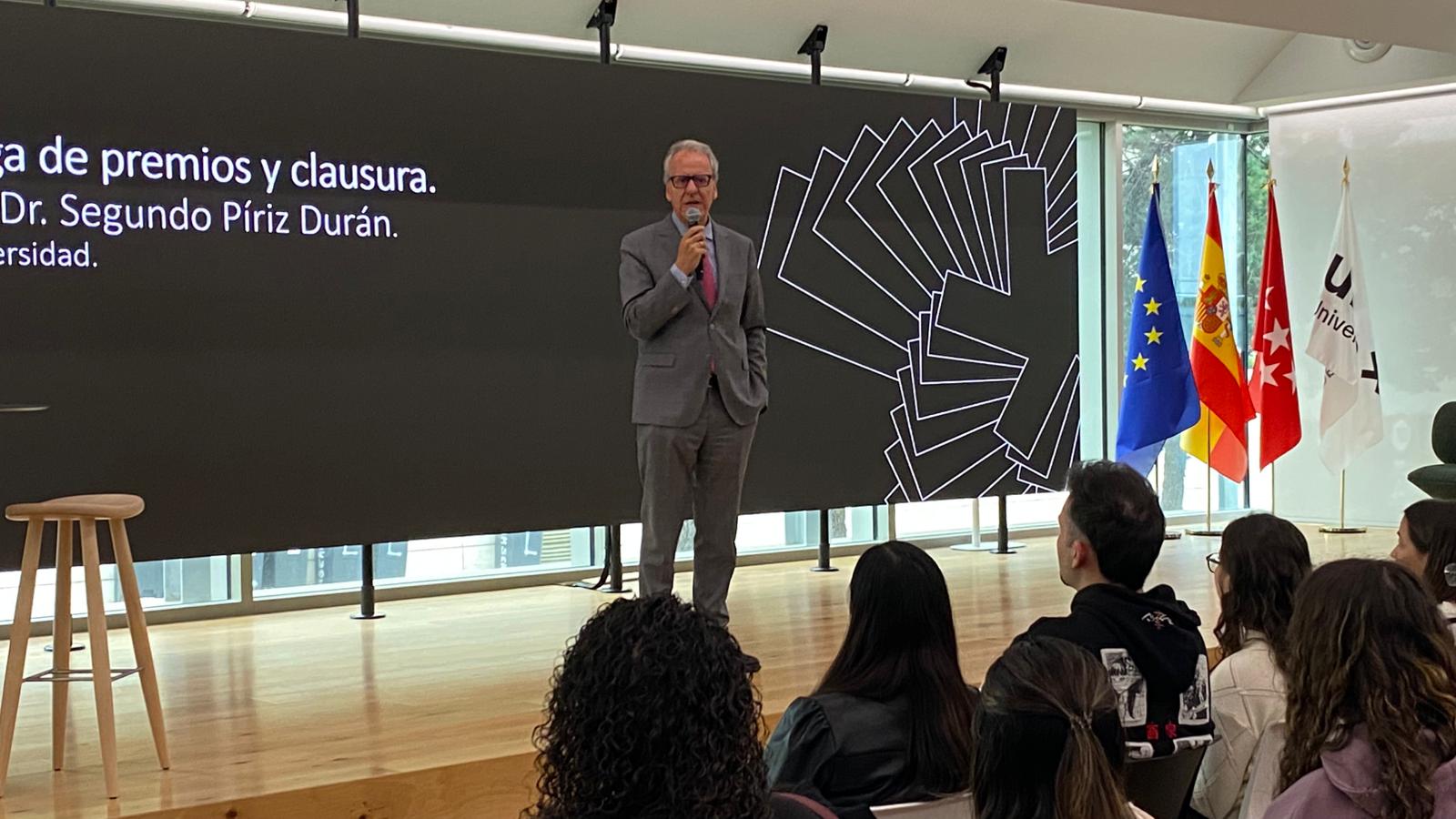 Rector en las Jornadas de Humanización