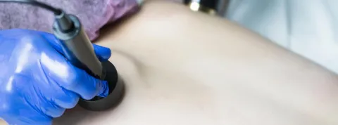 Tratamiento de diatermia en la espalda