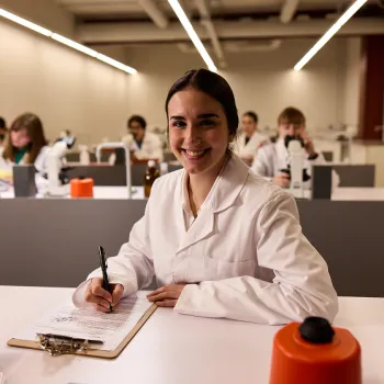 alumna_lab