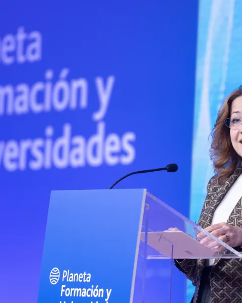 Fátima Matute consejera de Sanidad visita Campus Castellana de UNIE