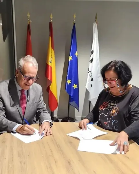 Nuevo acuerdo de colaboración con AMECE para impulsar la formación en Enfermería Escolar a los estudiantes del grado en Enfermería