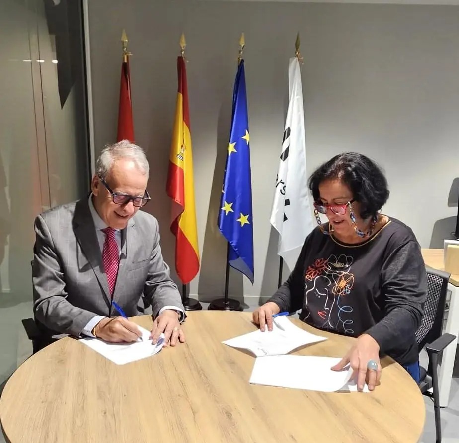 Nuevo acuerdo de colaboración con AMECE para impulsar la formación en Enfermería Escolar a los estudiantes del grado en Enfermería