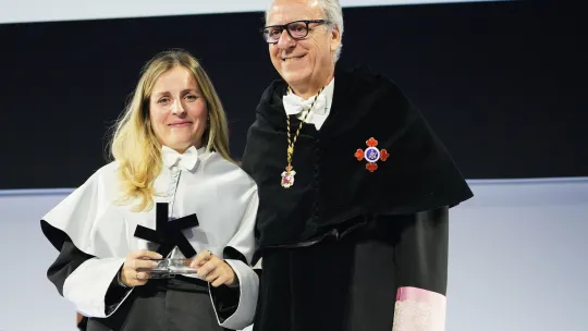  Eva García, Premio a Mejor Labor de Investigación UNIE