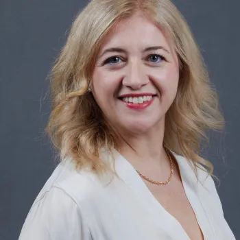 Leticia León
