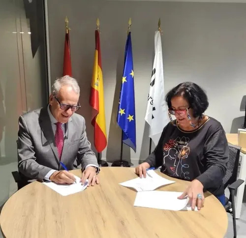 Nuevo acuerdo de colaboración con AMECE para impulsar la formación en Enfermería Escolar a los estudiantes del grado en Enfermería