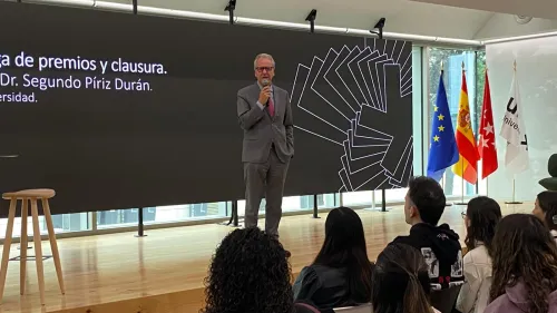 Rector en las Jornadas de Humanización